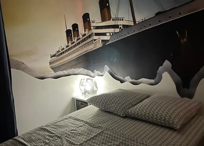 Titanic A Bord - Terrasse - Face Gare