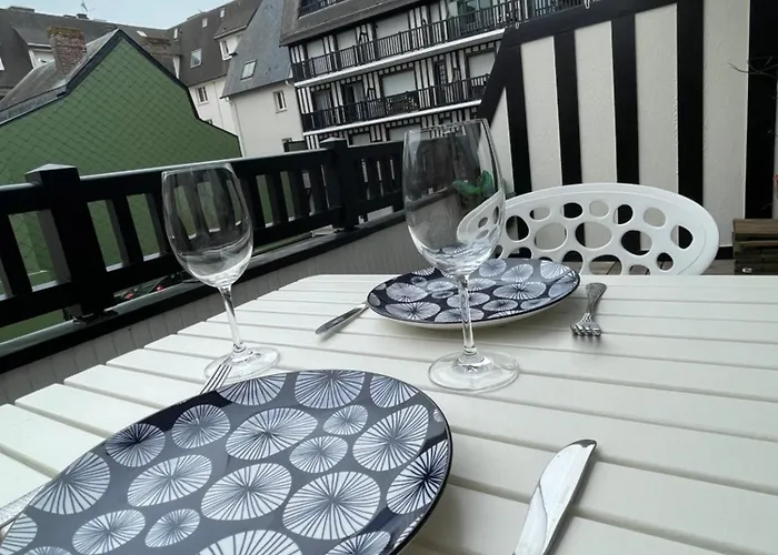 Titanic A Bord - Terrasse - Face Gare