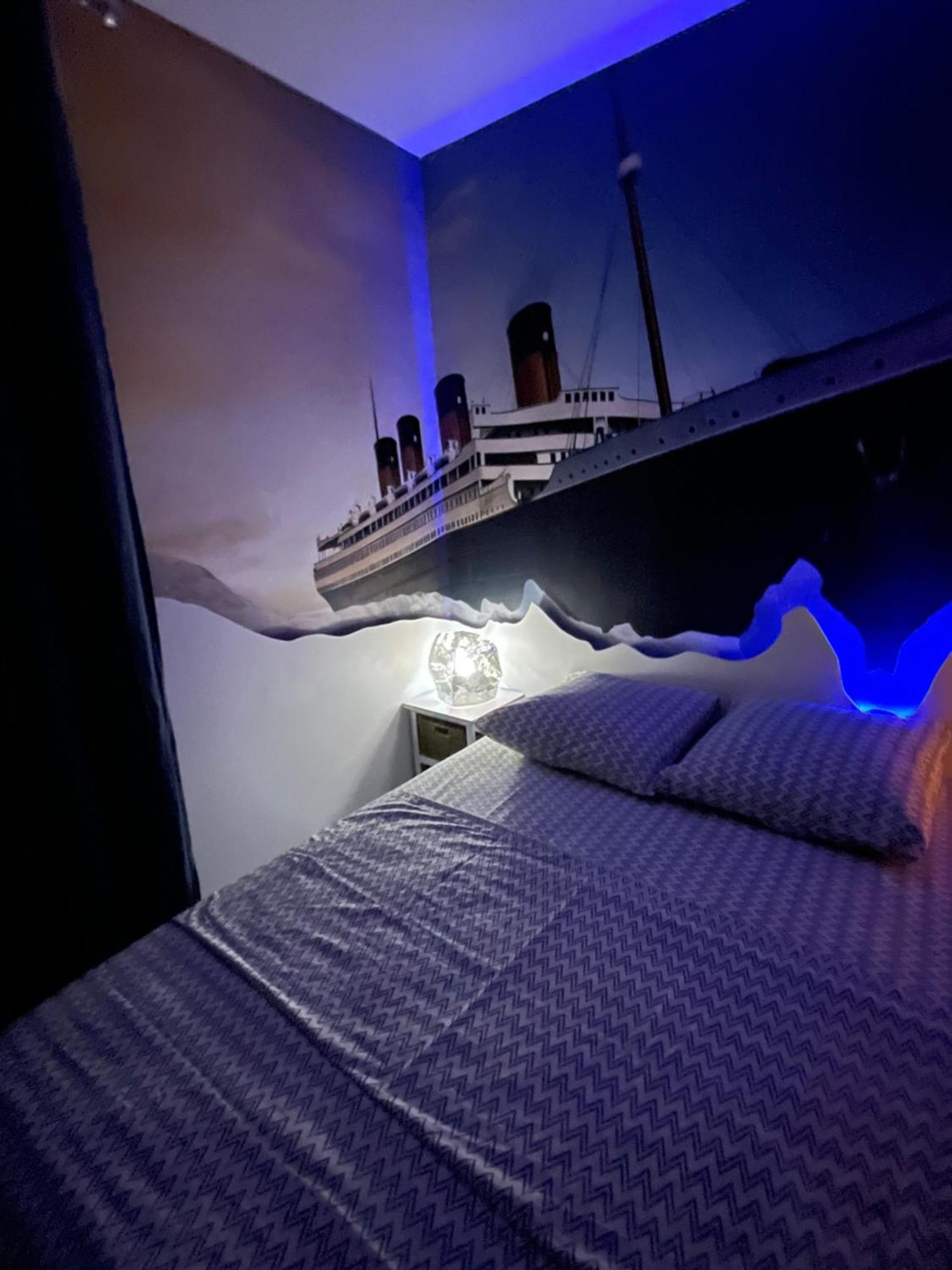 Titanic A Bord - Terrasse - Face Gare Deauville